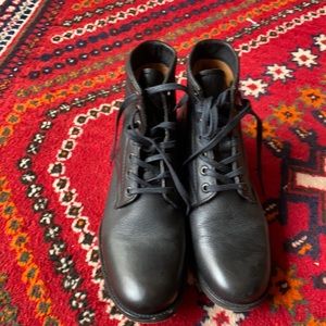 Black Lace Up Frye Boots 7.5 EUC!